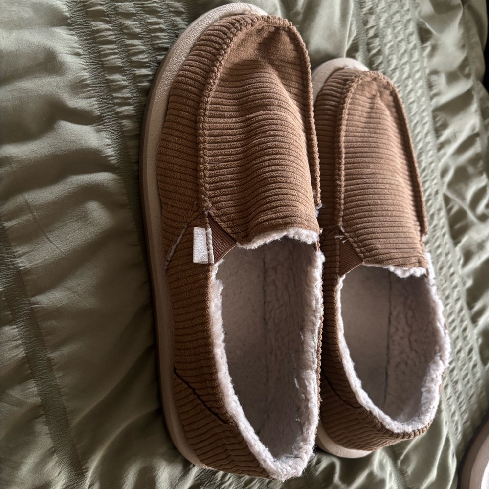 Cozy Brown Slippers with Fleece Lining